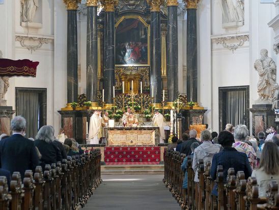 Diakonenweihe im Fuldaer Dom (Foto: Karl-Franz Thiede)